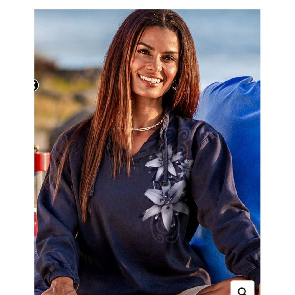 Crazy Shirts Hawaii -Lilies  W/S Long Sleeve  Hand Dyed Light Weight Pullover